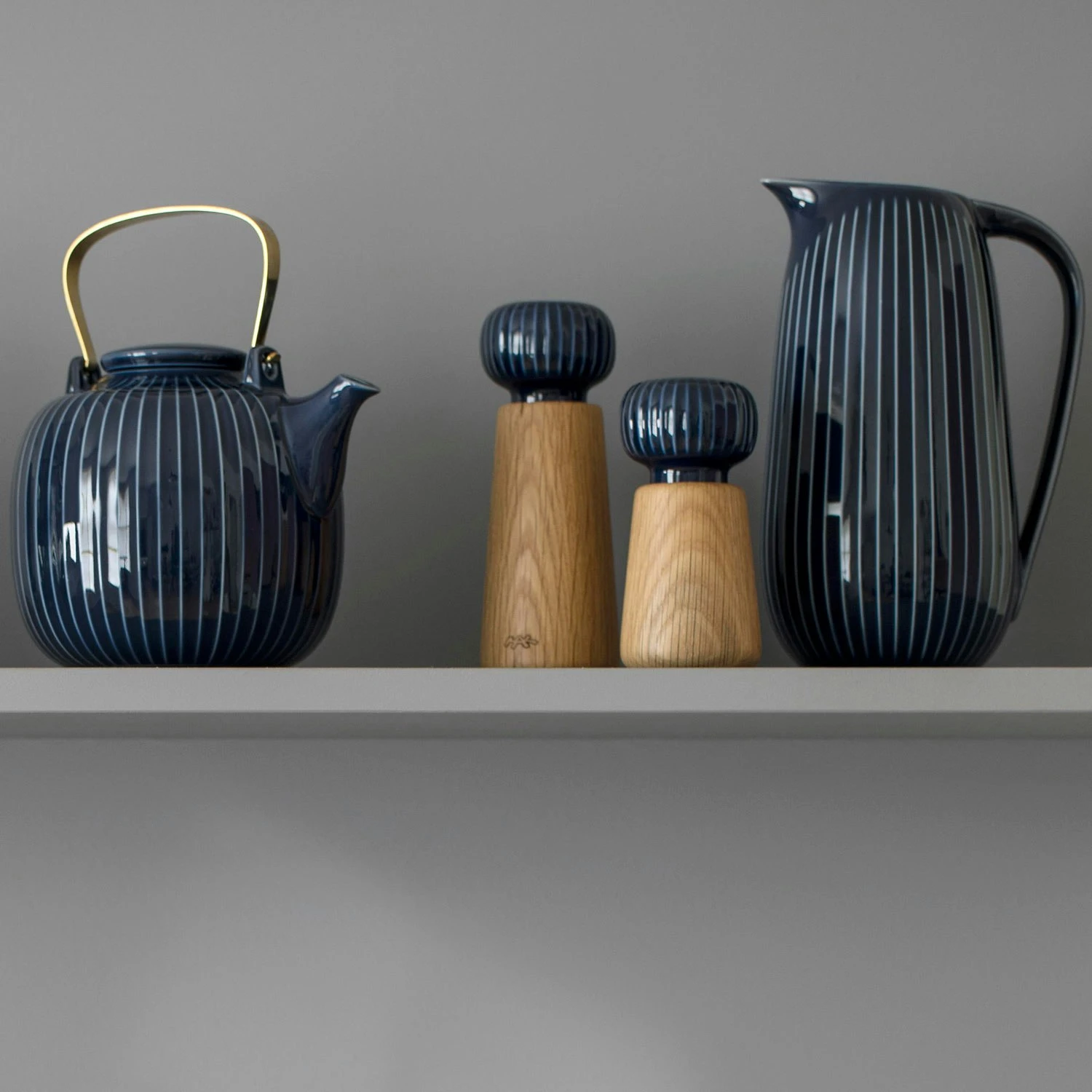 Kähler Hammershøi Kräutermühle Large, Blau 2 Kähler Hammershøi Kräutermühle Large, Blau – Bild 2