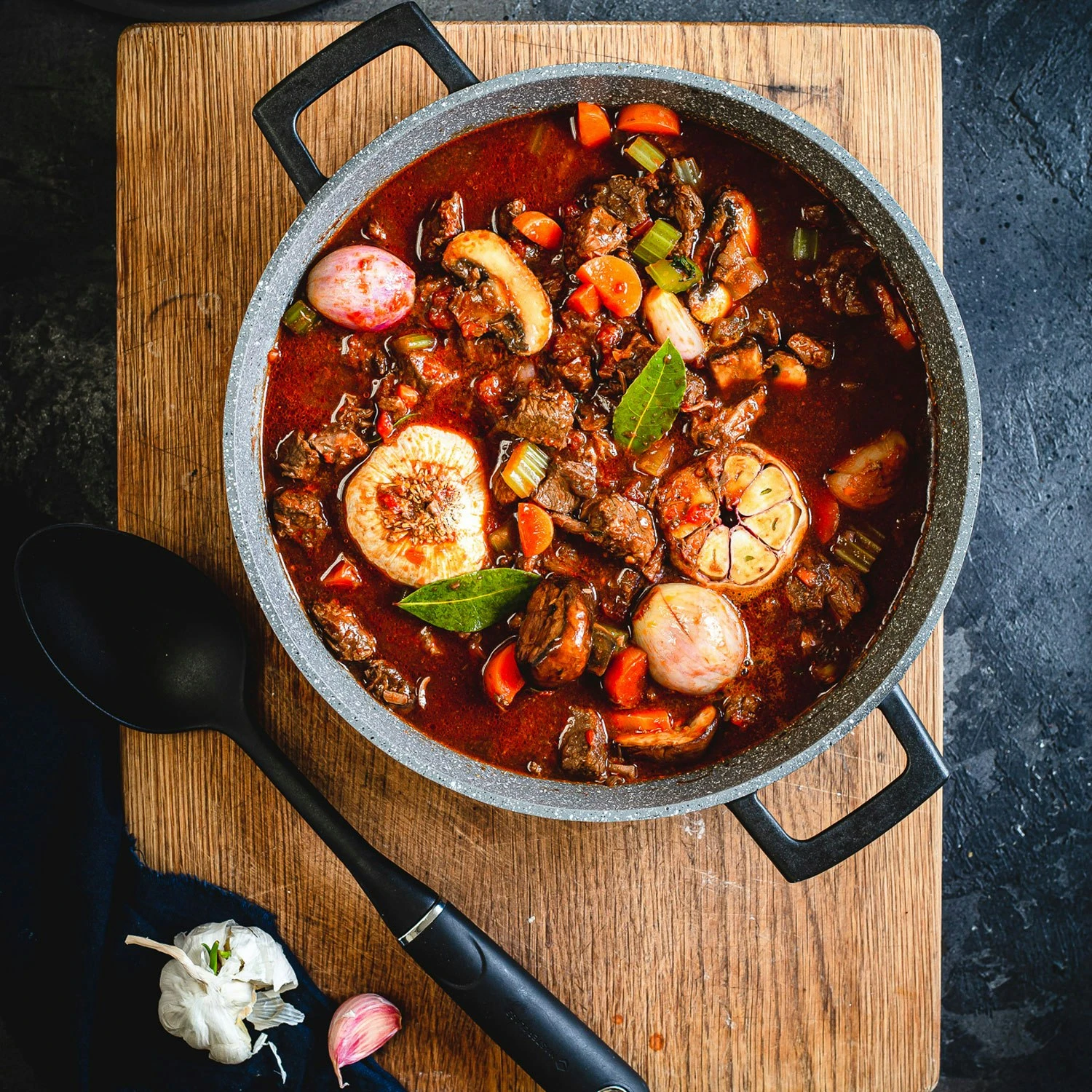 Kitchen Craft MasterClass Kasserolle Schwarz, 2,5 L 6 Kitchen Craft MasterClass Kasserolle Schwarz, 2,5 L – Bild 6