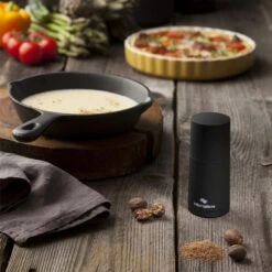 Microplane Kräutermühle Für Muskatnüsse Und Zimt, Schwarz -Deutschland Kochzauber Verkaufs-Shop microplane krautermuhle fur muskatnusse und zimt schwarz 1