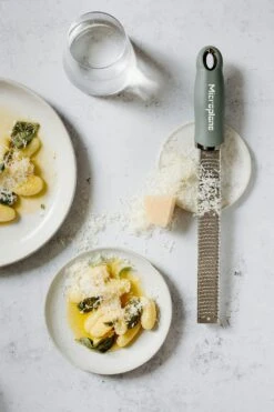 Microplane Premium Classic Zestenreißer, Aquamarinblau -Deutschland Kochzauber Verkaufs-Shop microplane premium classic zester 17