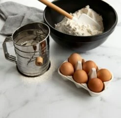 Nordic Ware Mehlsieb Mit Griff -Deutschland Kochzauber Verkaufs-Shop nordic ware mold view with wooden handle 2