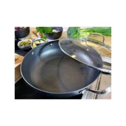 Satake Sauteuse Leicht Gusseisen Mit Honeycomb Antihaftbeschichtung Ø30 Cm -Deutschland Kochzauber Verkaufs-Shop satake sauteuse leicht gusseisen mit honeycomb antihaftbeschichtung 30 cm 2
