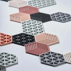 Zone Denmark Triangles Untersetzer, Schwarz -Deutschland Kochzauber Verkaufs-Shop zone denmark triangles untersetzer himmelblau 1 2